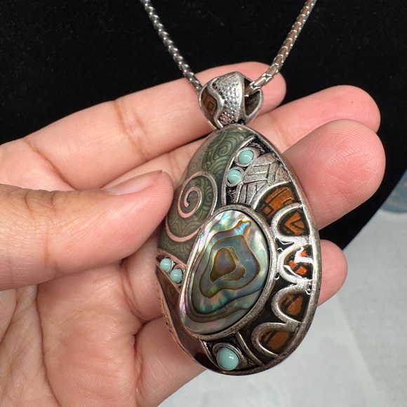 Stunning Abalone pedant necklace - Picture 12 of 16